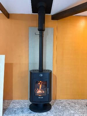 Монтаж печи-камина Сибирь 10 стальная в утеплённой бытовки. Монтаж дымохода. купить за 